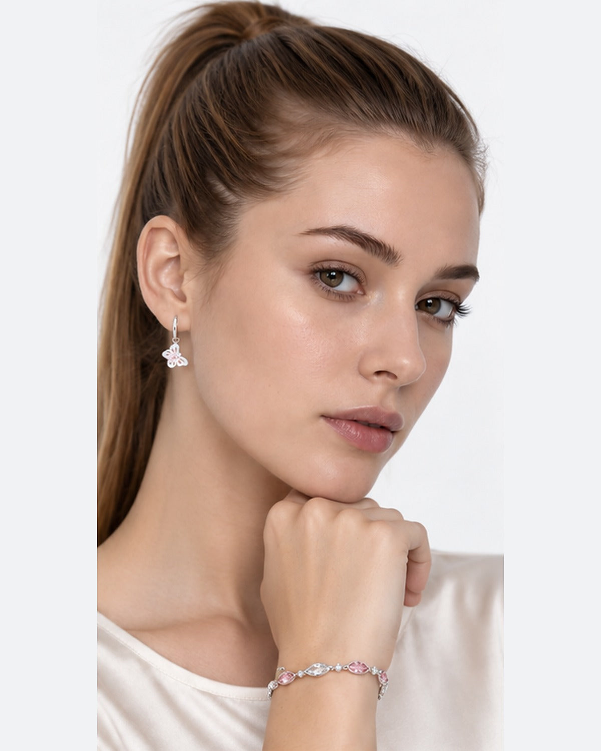 Aretes Arracada Mariposa Luz Rosa – modelo