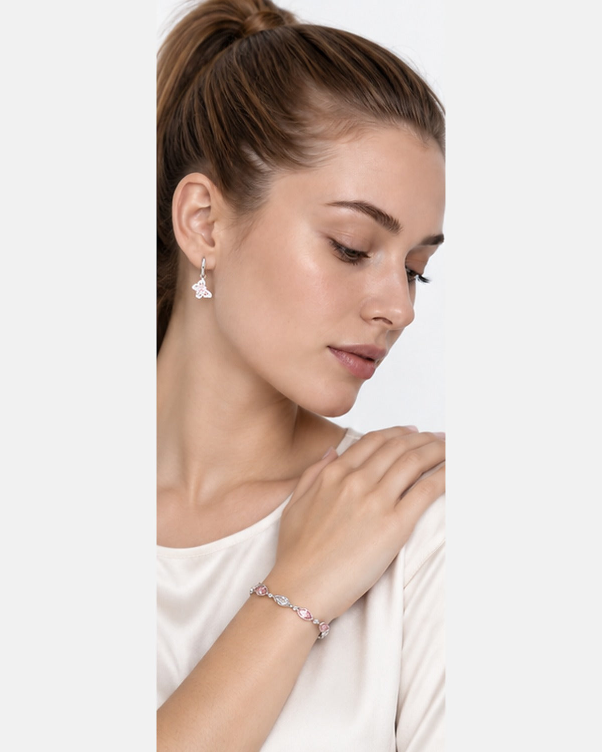 Aretes Arracada Mariposa Luz Rosa – modelo