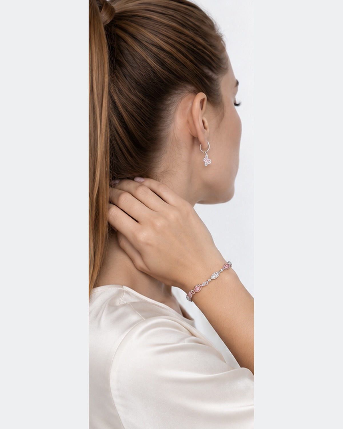 Aretes Arracada Mariposa Luz Rosa – modelo