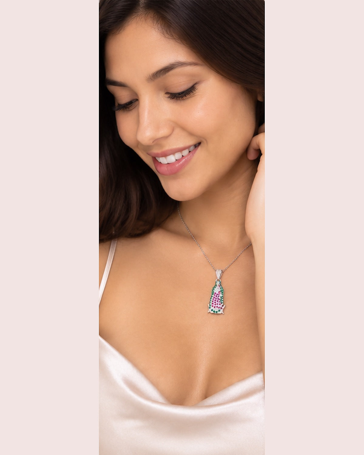 Dije Virgen de Guadalupe Esmeralda y Rubí – modelo